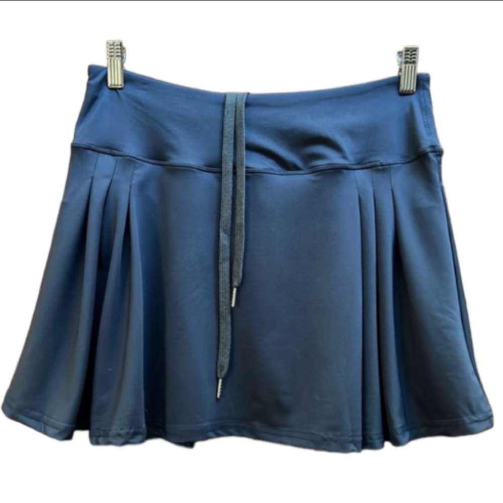 WE 1 FIT Skort/Skirt with Shorts/ 2 pockets on shorts / Size Lg.